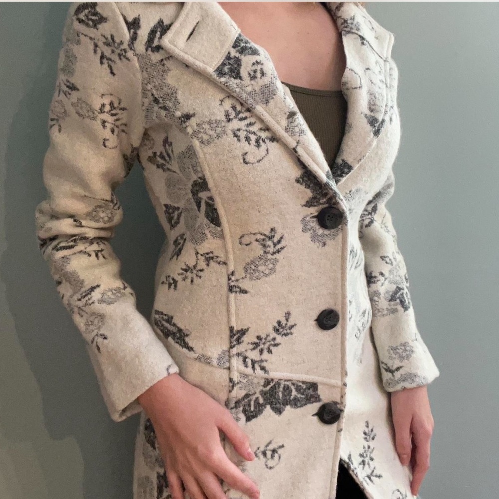 Super cute Anthropology Lucy & Laurel wool blend coat size M.